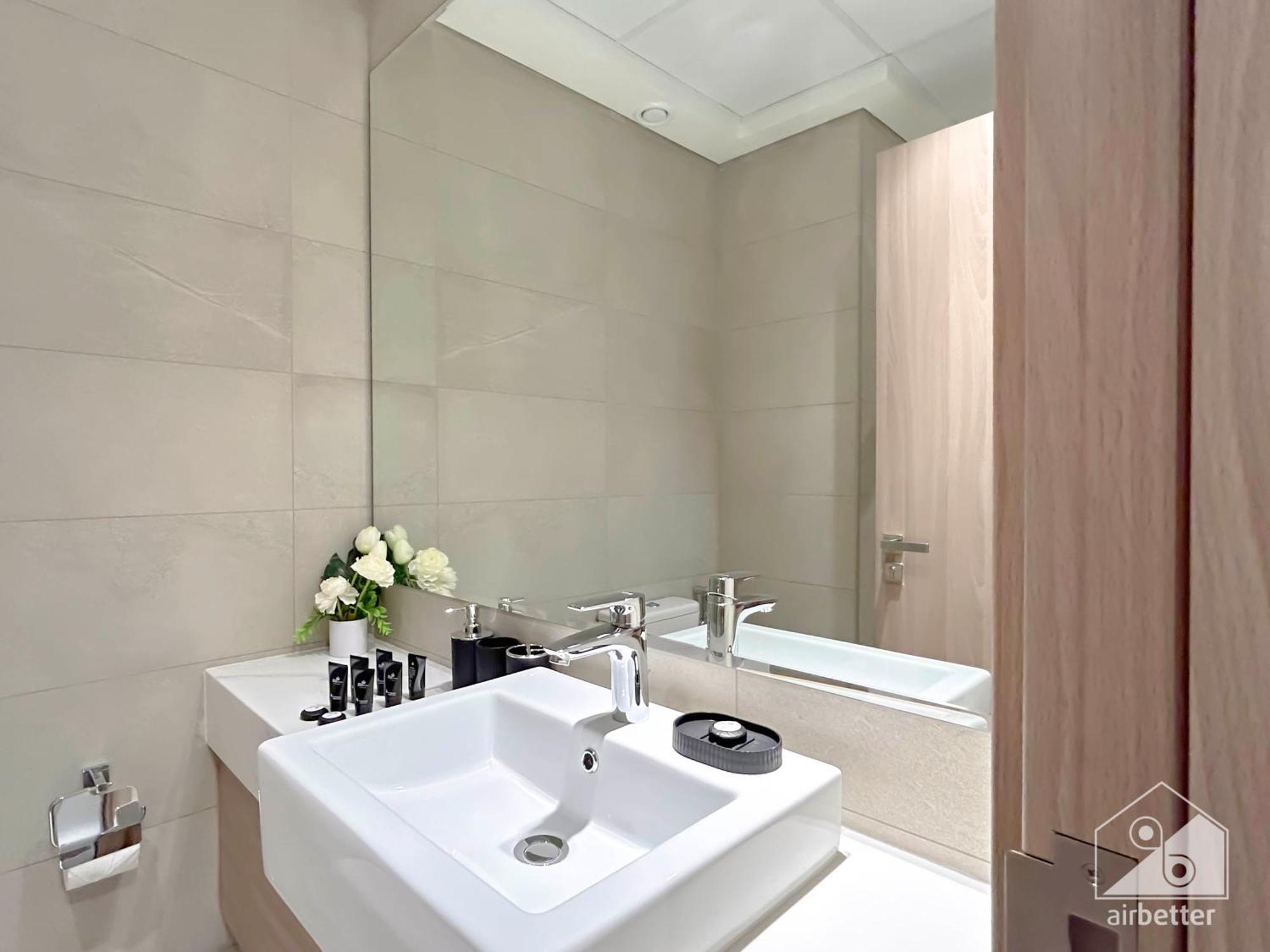 Charming Studio With Balcony In Azizi Riviera Dubai Dış mekan fotoğraf